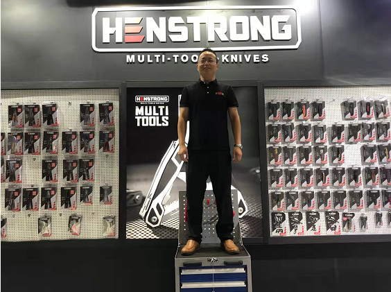 工具柜廠家天金岡旗下工具柜活的累考察團隊的一致好評！