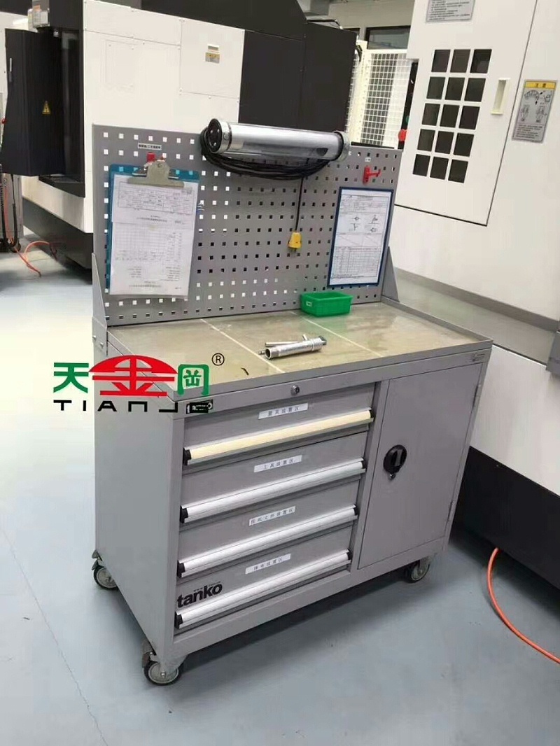 鉗工工作臺(tái)虎鉗