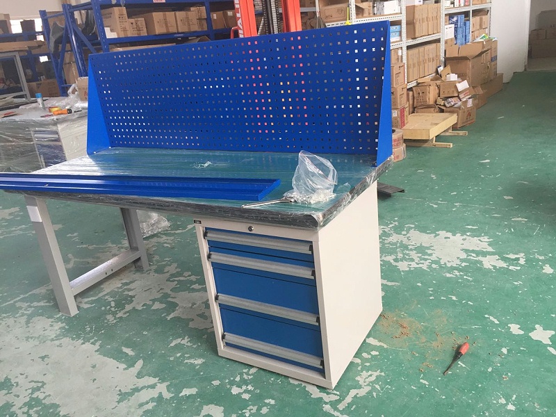 鉗工工作臺(tái)