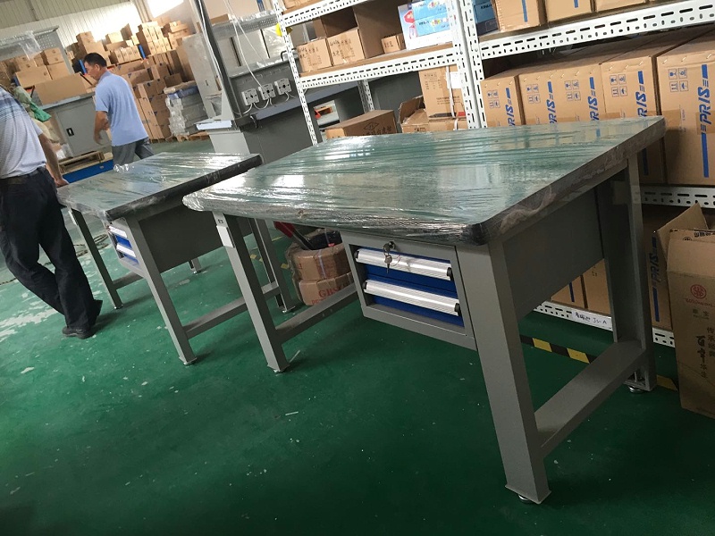 定制鉗工工作臺(tái)