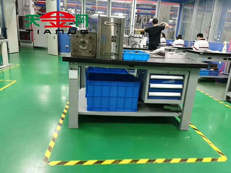 鉗工工作臺虎鉗